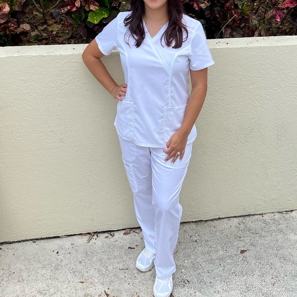 ⭐️ White Cherokee Scrub Top & Bottom ⭐️
